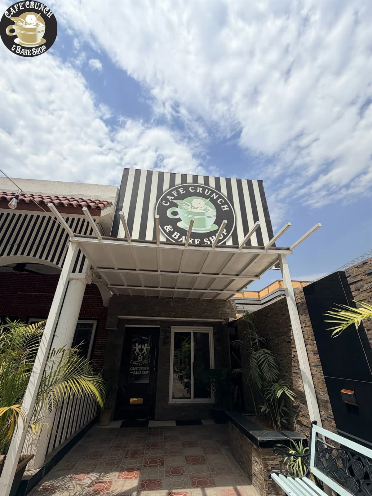 Cafe Crunch - Main Entrance