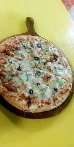 Cheesy Pizza
