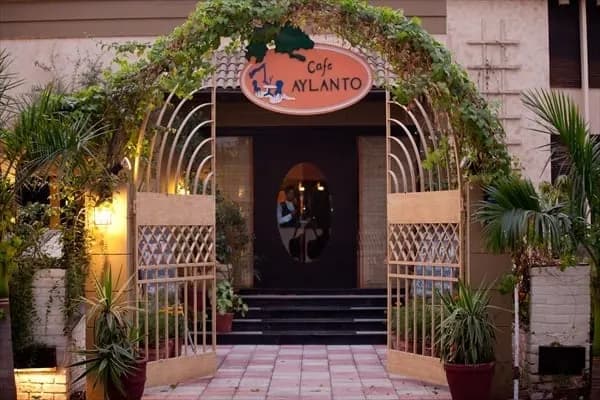Cafe Aylanto - Main Entrance