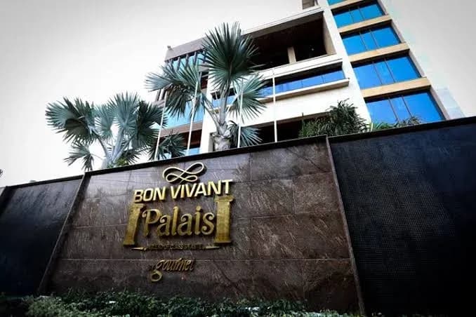 Bon Vivant Palais - Main Entrance