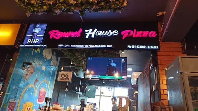 Round House Pizza - Main Entrance
