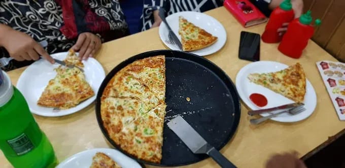 Pizza Club  Interior