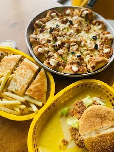 Cheezious — Baghbanpura Interior