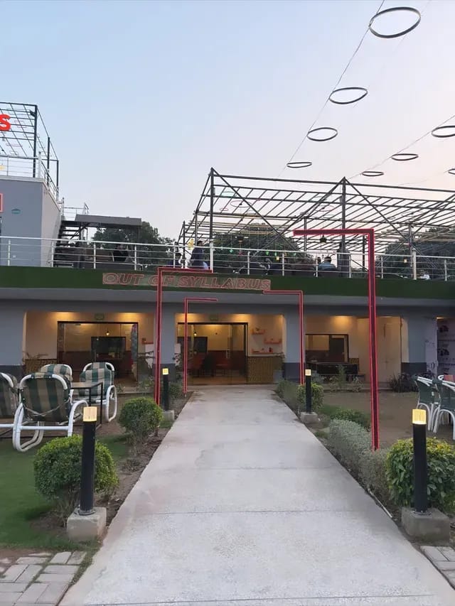 Backbenchers Restaurant Interior