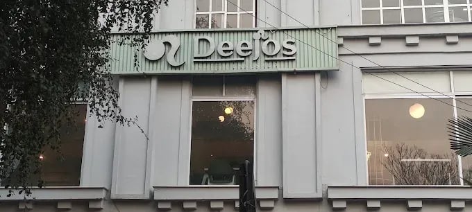 Deejos Cafe 