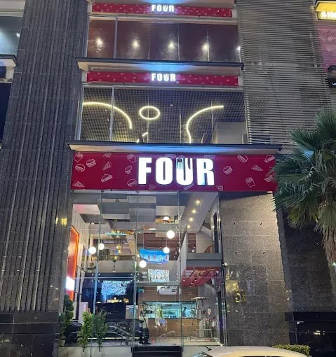 FOUR Restaurant