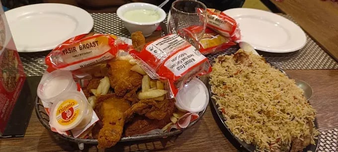 Food view of Yasir Broast restaurant