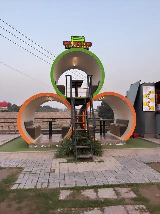 Vibes view of Backbenchers Food Arena restaurant