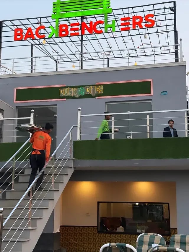 Location view of Backbenchers Food Arena restaurant