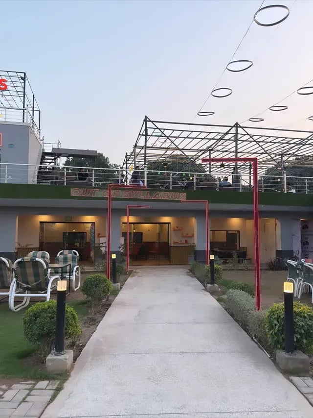 Location view of Backbenchers Food Arena restaurant