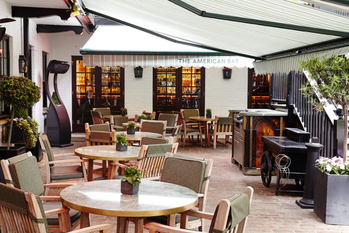 Vibes view of London Courtyard  restaurant