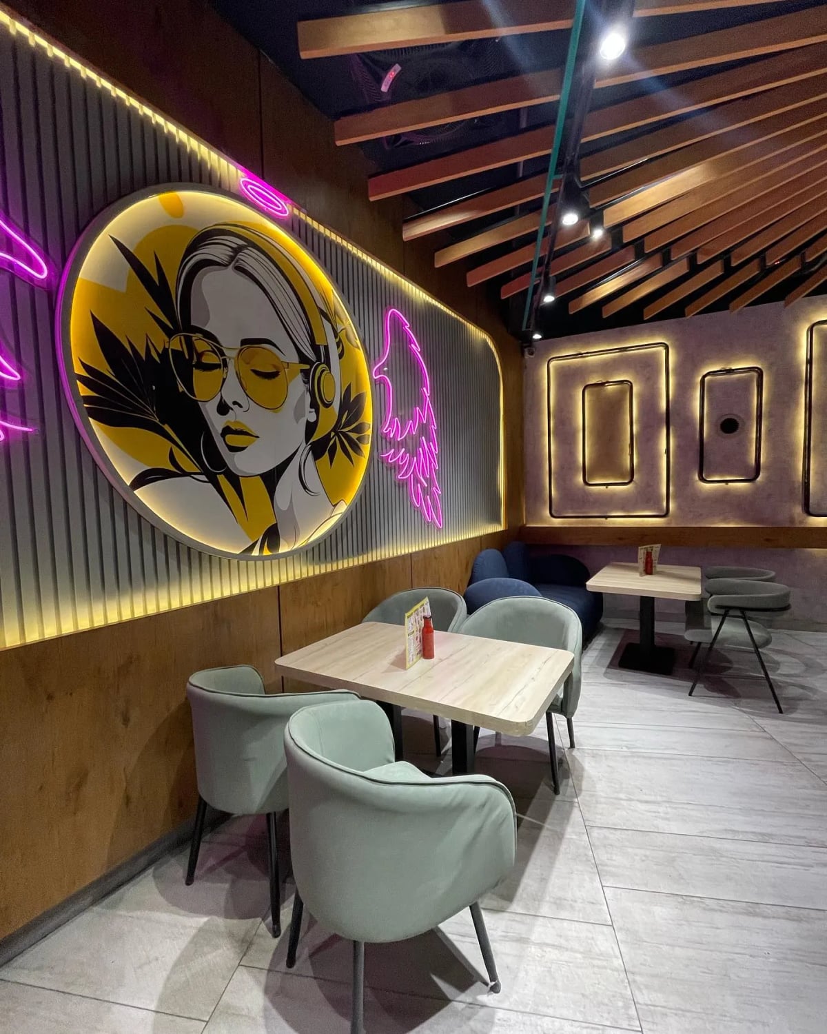 Vibes view of Pizzoburg restaurant