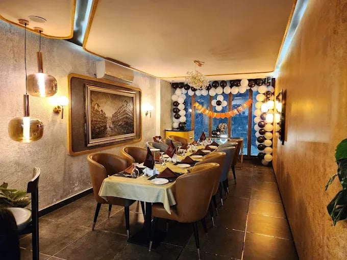 Interior view of El Momento restaurant