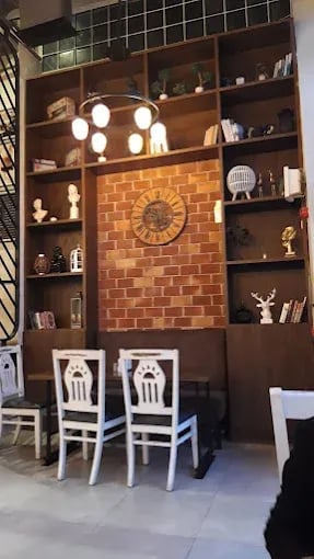 Interior view of Eggspectation Gulberg restaurant