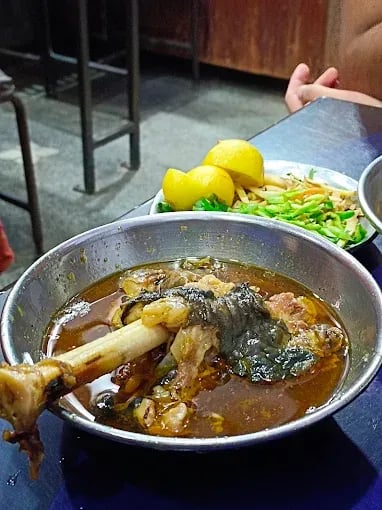 Food view of Al Qamar Nihari restaurant