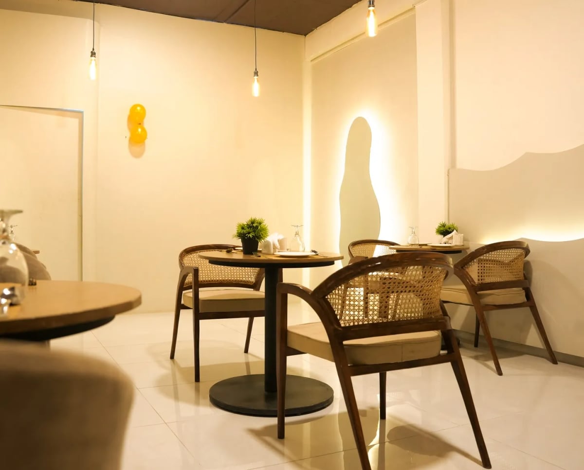 Interior view of Georgies Kitchenette restaurant