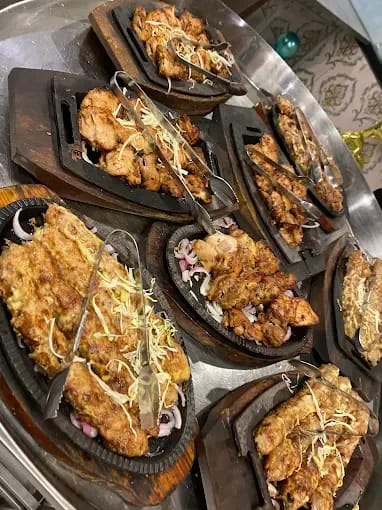 Pak Verowall Dera Restaurant Interior