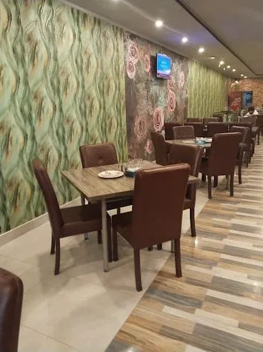 Pak Verowall Dera Restaurant Interior