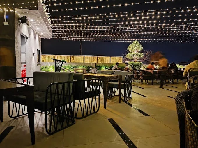 Interior view of Cheezious restaurant