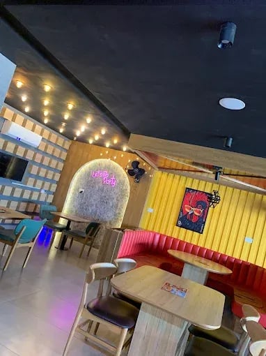 Interior view of Dajaj Broast restaurant